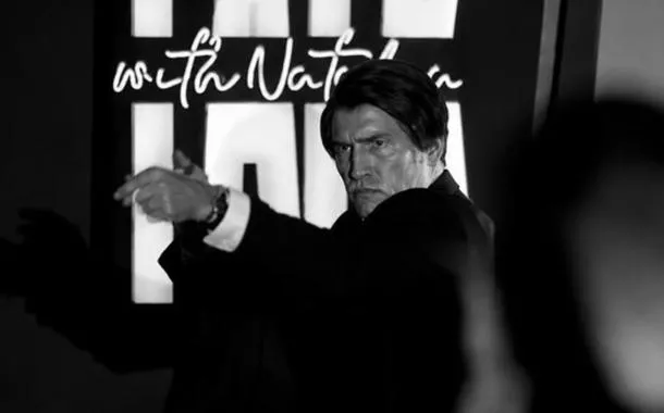 Ator Jim Caviezel interpretando Jair Bolsonaro