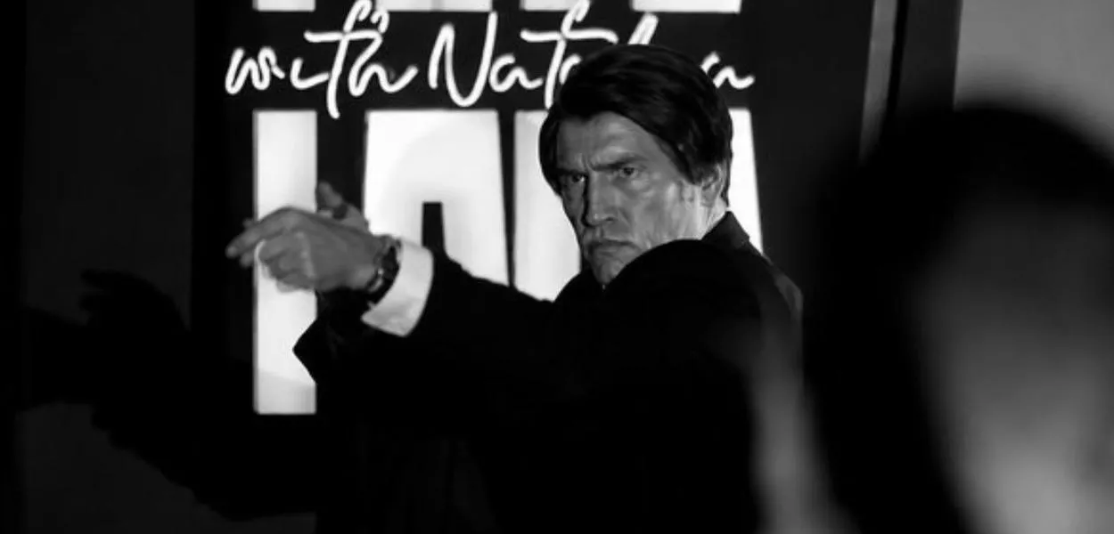 Ator Jim Caviezel interpretando Jair Bolsonaro