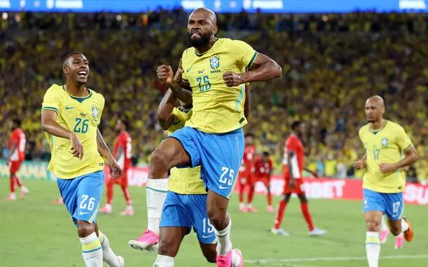 Ancelotti testa mudanças em treino da seleção