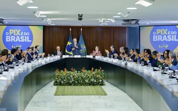 “Brasil dialoga, mas não abre mão da soberania”, diz Lula