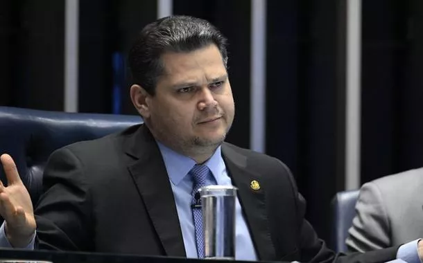 Alcolumbre cria empecilho e atrasa PEC do fim da escala 6x1 no Senado