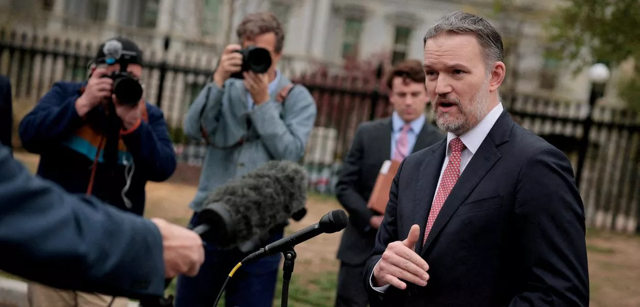 Representante comercial dos EUA, Jamieson Greer, fala com repórteres na Casa Branca em Washington, D.C., EUA, em 2 de abril de 2026