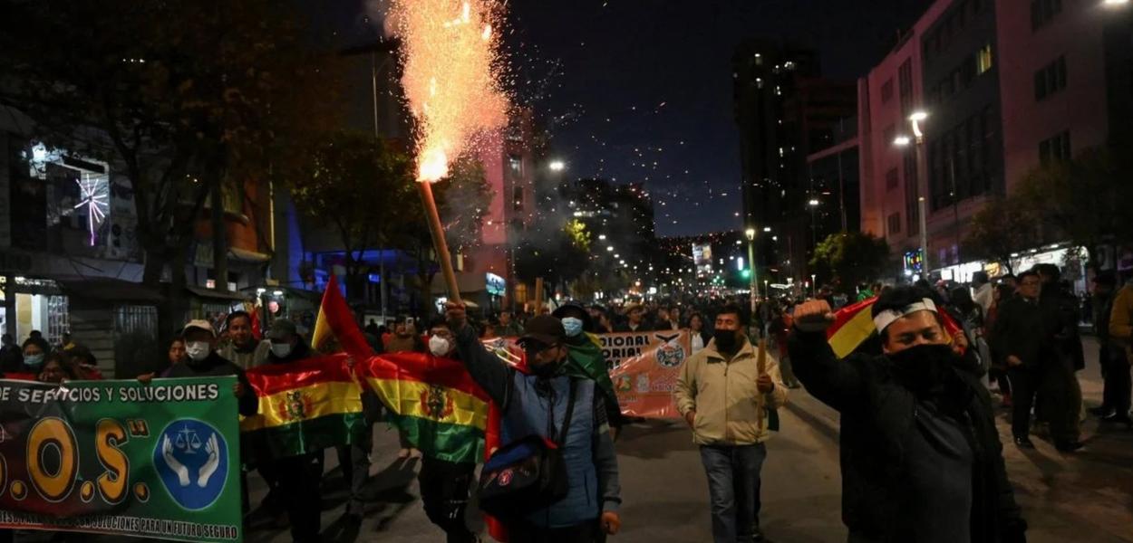Senado da Bolívia aprova lei que regulamenta estados de exceção em meio a protestos
