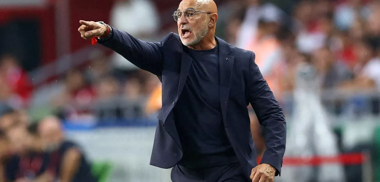 Técnico da Espanha, Luis de la Fuente, durante a partida Turquia x Espanha pelas eliminatórias da Copa do Mundo na Konya Buyuksehir Arena, Konya, Turquia - 7 de setembro de 2025. 