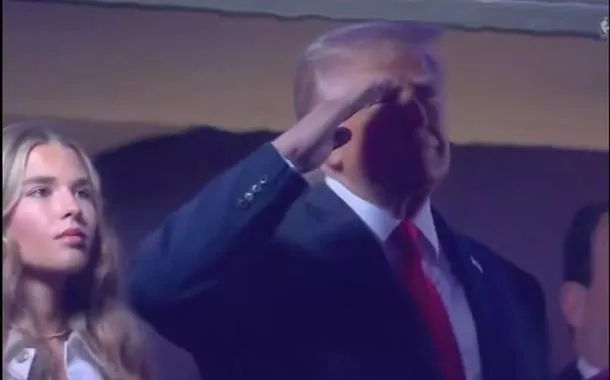 O presidente dos Estados Unidos foi vaiado por parte do público antes do início da partida, quando sua imagem apareceu no telão
