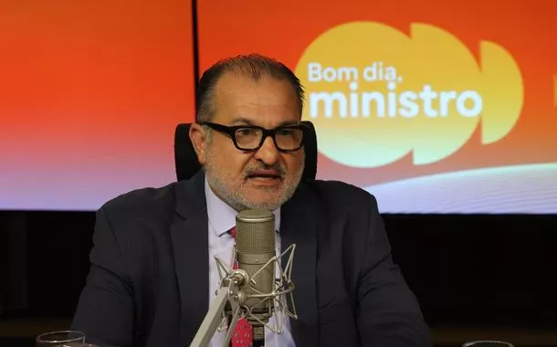 “Pessoas que antes não tiravam a carteira de motorista, hoje conseguem tirar”, afirma ministro dos Transportes