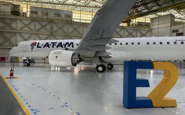 Latam exibe primeiro Embraer E195-E2 e prepara estreia no Brasil