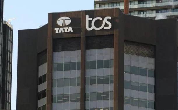 Gigante indiana TCS prevê reduzir contratações com adoção de 500 mil agentes de IA