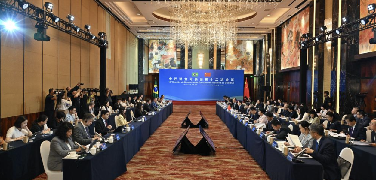 Cover image for China promete aprofundar a cooperação econômica com o Brasil