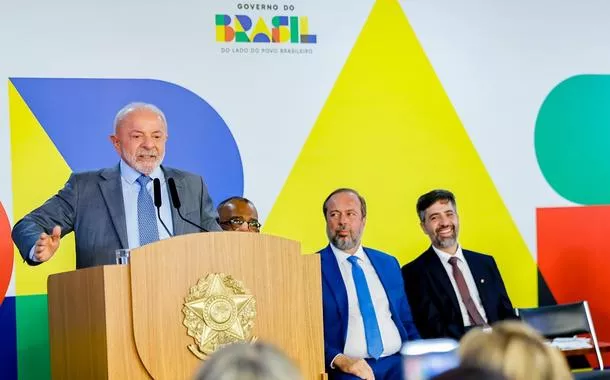 Lula anuncia plano de recuperação de celulares roubados e estuda devolução pelos Correios