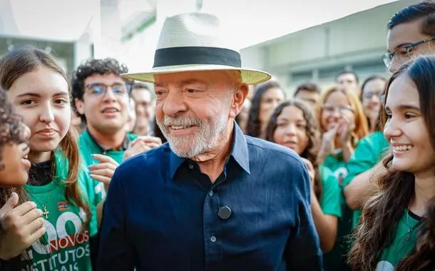 Lula avança entre independentes e abre 13 pontos de vantagem sobre Flávio Bolsonaro, aponta Quaest