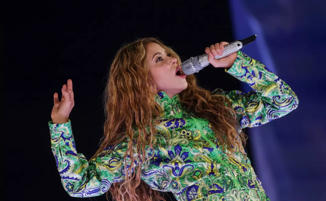 Shakira se apresenta durante um show ao ar livre na praia de Copacabana, no Rio de Janeiro, Brasil, em 2 de maio de 2026
