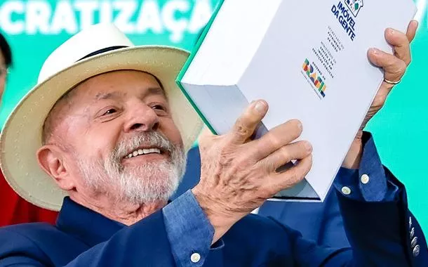 Presidente da República, Luiz Inácio Lula da Silva, durante cerimônia de entregas do Programa Imóvel da Gente, no Palácio do Planalto, em Brasília - DF.