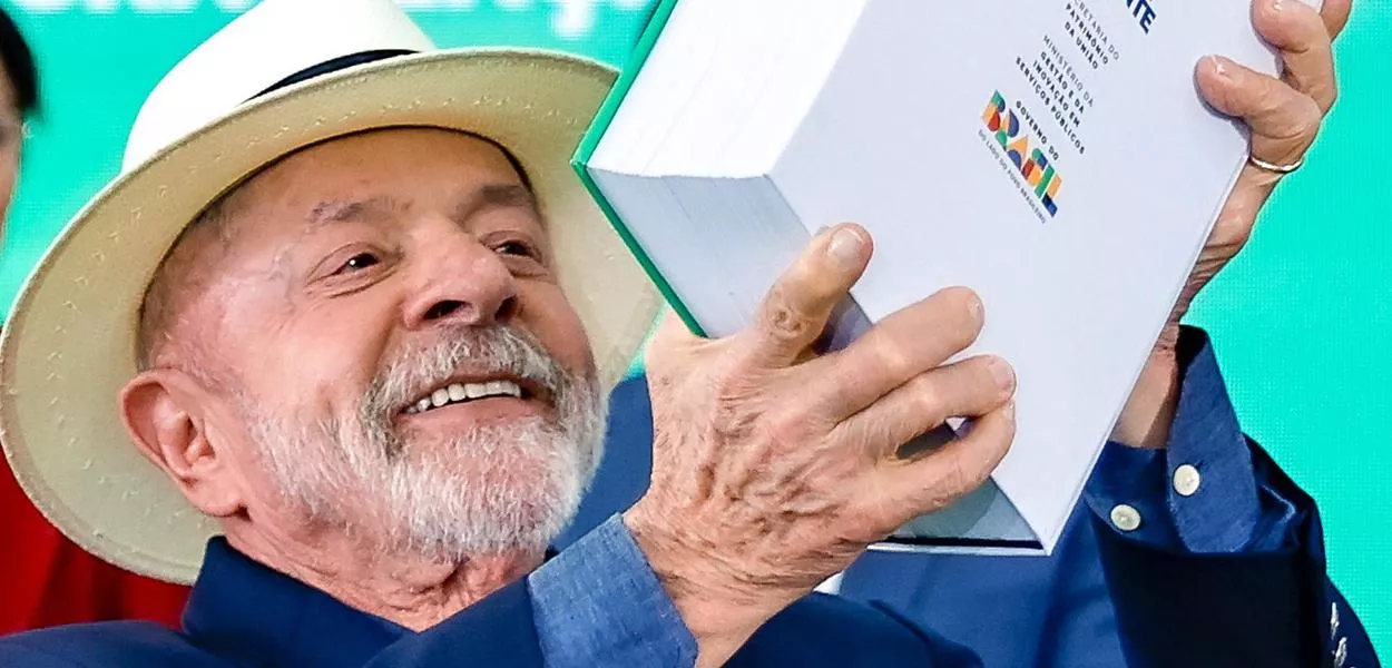 Presidente da República, Luiz Inácio Lula da Silva, durante cerimônia de entregas do Programa Imóvel da Gente, no Palácio do Planalto, em Brasília - DF.