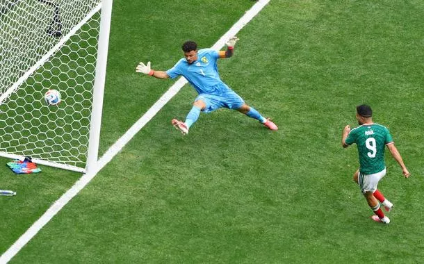 México abre Copa do Mundo com vitória sobre a África do Sul, em jogo com três expulsões