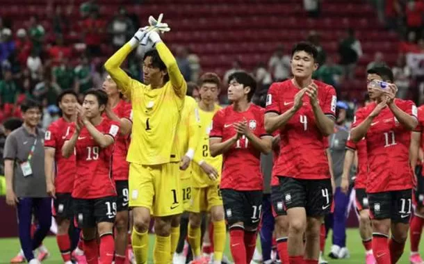 Jogadores da Coreia do Sul comemoram vitória sobre a República Tcheca (Fot