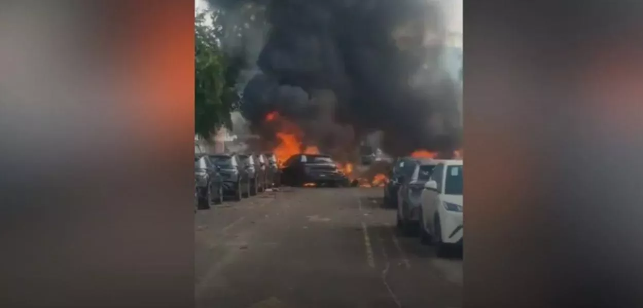 Imagens de câmeras de segurança registraram o acidente que deixou seis mortos no Recreio dos Bandeirantes; causas são investigadas