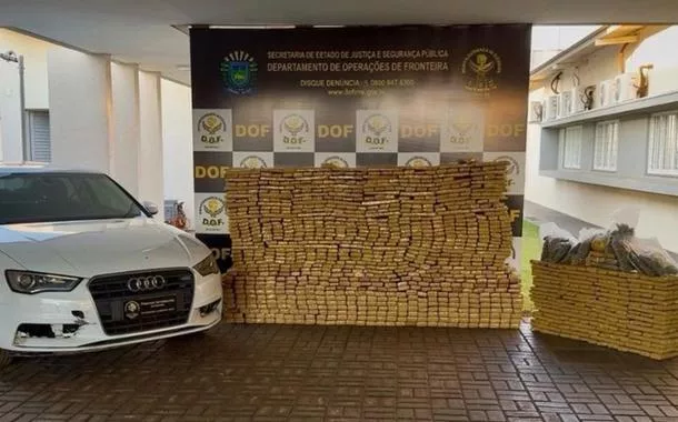Carro e drogas apreendidos pelo Departamento de Operações de Fronteira (DOF)