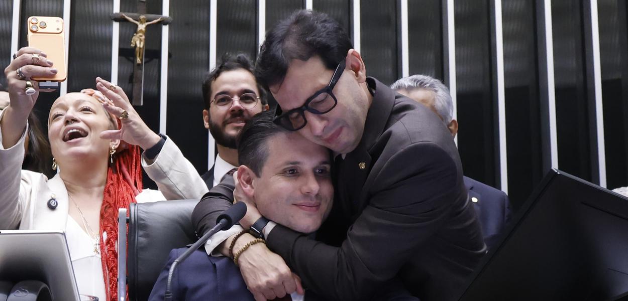 Câmara deve votar projetos do fim da escala 6x1 e da criminalização da misoginia nesta semana