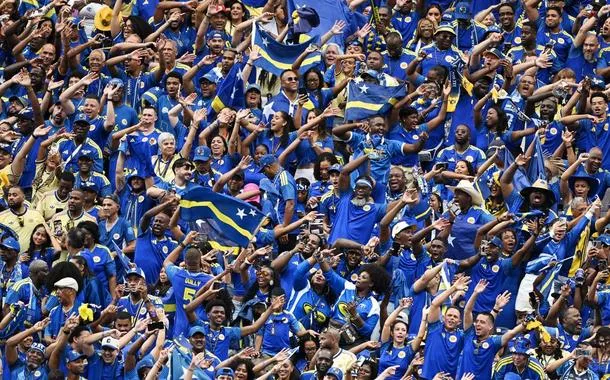 Torcedores de Curaçao aceitam goleada com naturalidade e mantêm alegria com Copa do Mundo