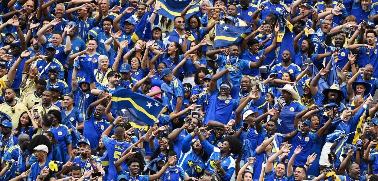 Torcedores da seleção de Curação comemoram gol marcado contra a Alemanha durante partida da Copa do Mundo em Houston - 14 de junho de 2026