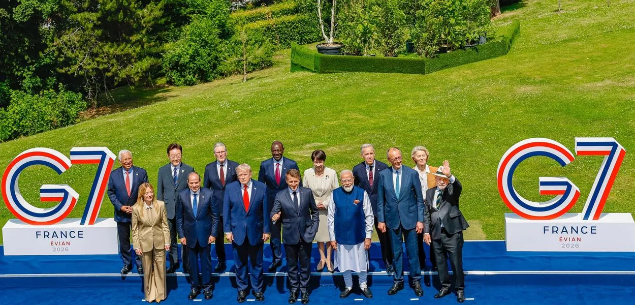 Fotografia oficial dos chefes de delegação dos países membros e dos países convidados do G7, em Évian-les-Bains - França