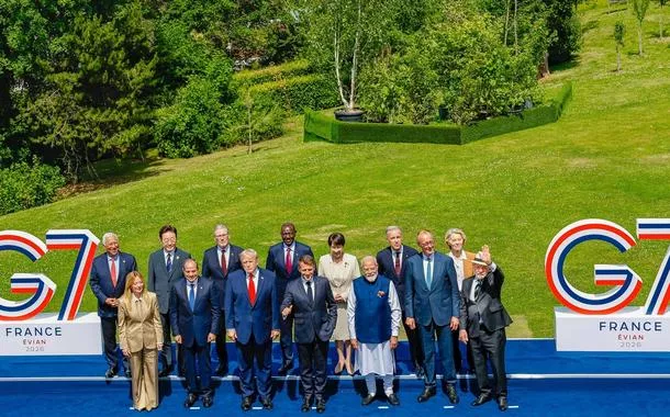 Fotografia oficial dos chefes de delegação dos países membros e dos países convidados do G7, em Évian-les-Bains - França
