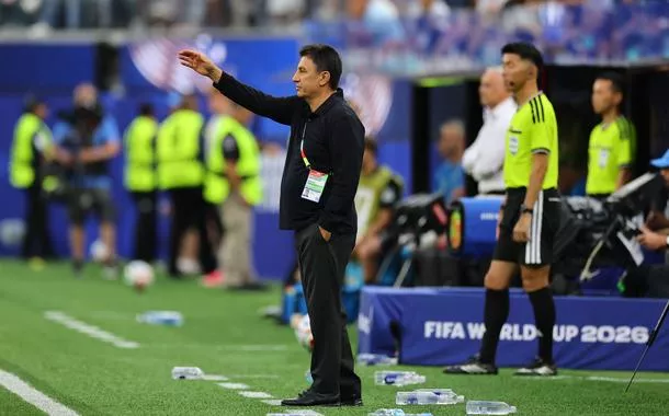 Após empate, técnico do Irã afirma que equipe foi "oprimida" pelo caos nas viagens