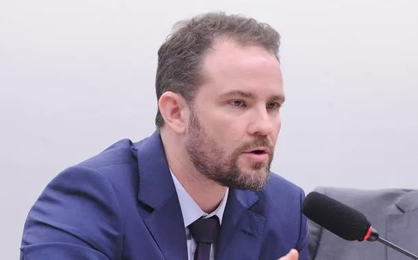 Governo vai "estender a mão e ajudar o agronegócio", garante Durigan