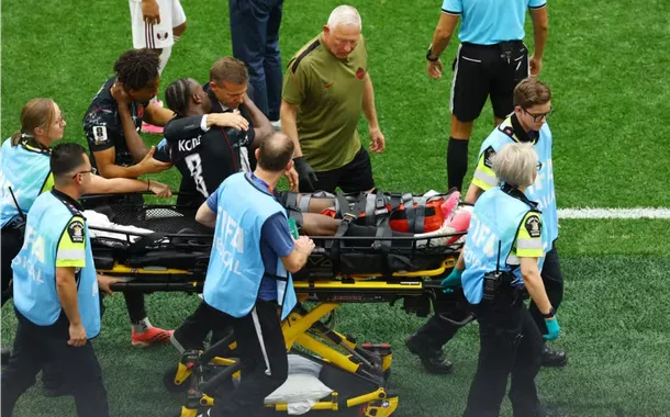 Jogador do Canadá quebra a perna em lance forte contra o Catar na Copa