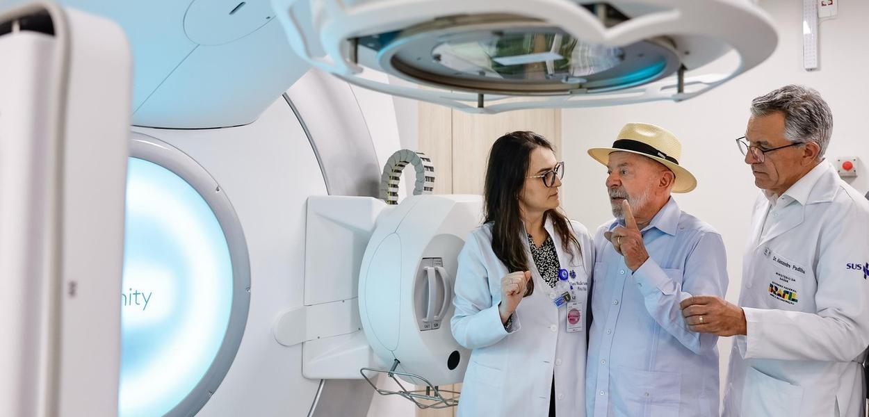 Lula inaugura hospital 100% SUS em Divinópolis