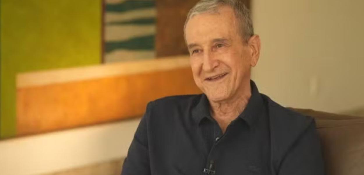 Parreira apresenta melhora, mas permanece internado na UTI