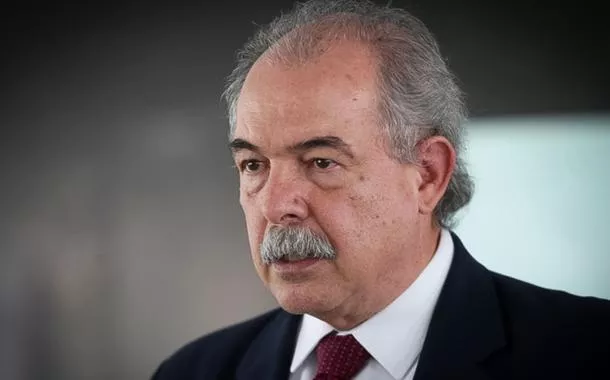 Mercadante anuncia primeiras vendas de carros para motoristas pelo Move Brasil