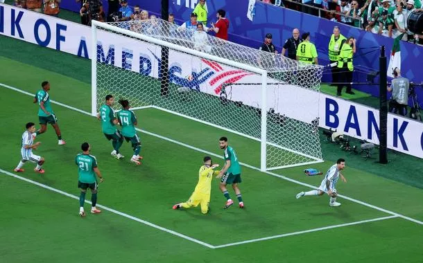 Argélia apresenta reclamação à Fifa sobre arbitragem na derrota para Argentina