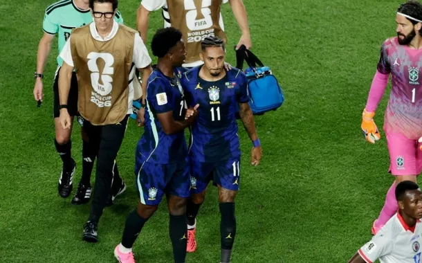 Raphinha sente dores, é substituído e Rayan estreia pelo Brasil na Copa