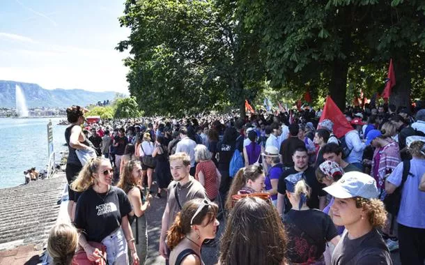 Manifestantes protestam contra a cúpula do G7 de 2026