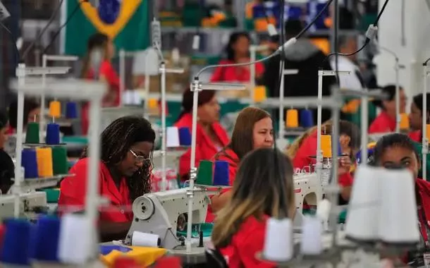 Brasileiros trocam de emprego em ritmo recorde e impulsionam rotatividade