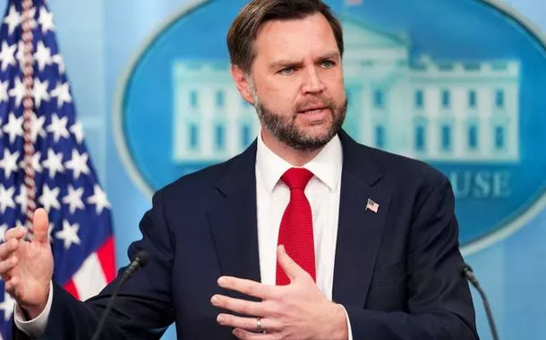 O vice-presidente dos EUA, JD Vance, discursa durante uma coletiva de imprensa na Casa Branca, em Washington, DC, EUA, em 18 de junho de 2026.