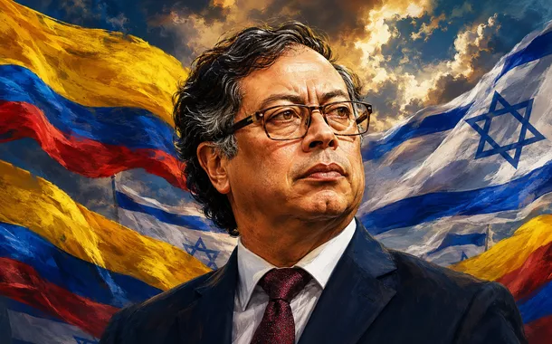 Gustavo Petro e bandeiras da Colômbia e de Israel