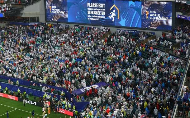 Segundo tempo de França x Iraque na Filadélfia é adiado por tempestade