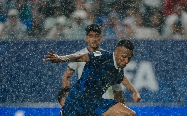 França supera Iraque após paralisação por tempestade e grande exibiçãode Mbappé na Copa