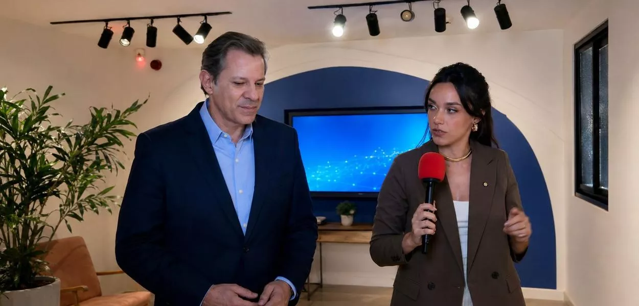 Fernando Haddad e uma jornalista em São Paulo 