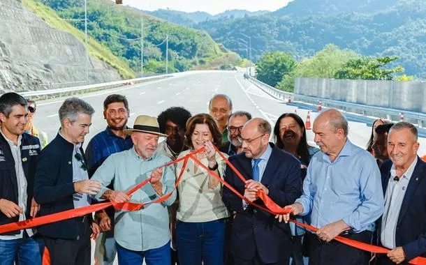 Lula entrega trecho reformado da BR-116 (Via Dutra)