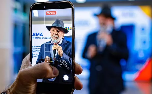Presidente Lula durante anúncio sobre o Programa Celular Seguro, na Base Aérea de São Paulo.