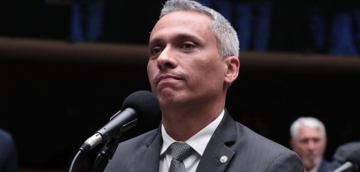 Gustavo Gayer é condenado a indenizar o PT por fake news sobre atentado a Jair Bolsonaro