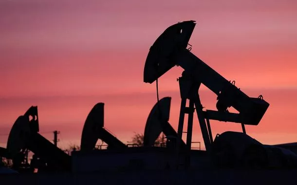 Petróleo recua com avanço de tratativas entre EUA e Irã