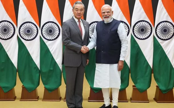 Wang Yi e Narendra Modi