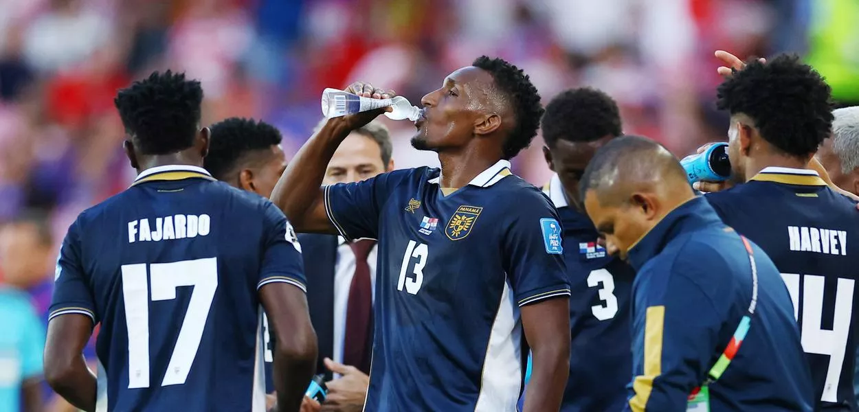 Jogadores do Panamá  durante intervalo para hidratação contra a Croácia - 23 de junho de 2026    