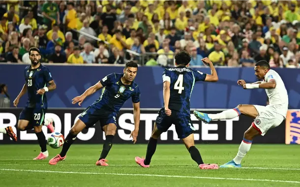 Seleção brasileira tem três jogadores pendurados antes de duelo com a Escócia