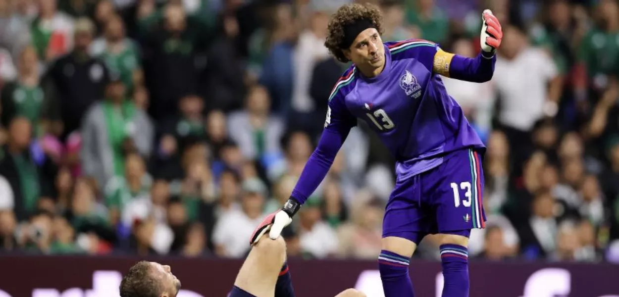 Ochoa jogou nos minutos finais da partida